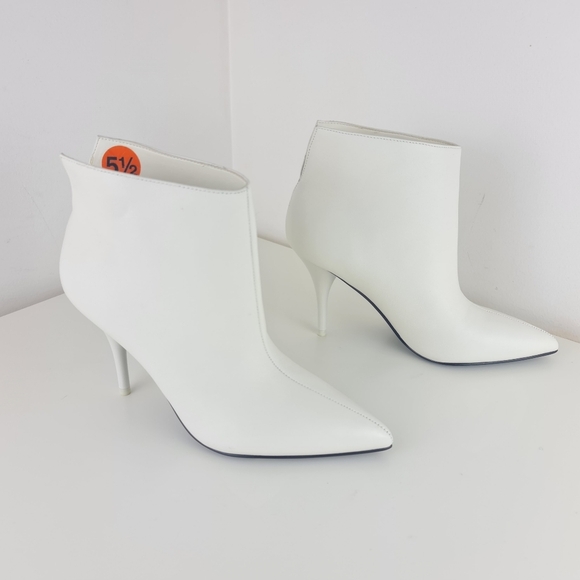 Marc Fisher Shoes - Marc Fisher women ankle boots Leather shoes size 5.5 White New never used